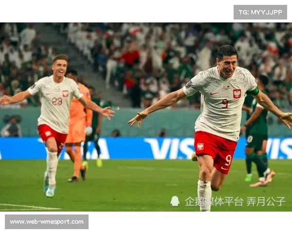 科莫门将神扑救主，现场球迷高歌致敬门神表现